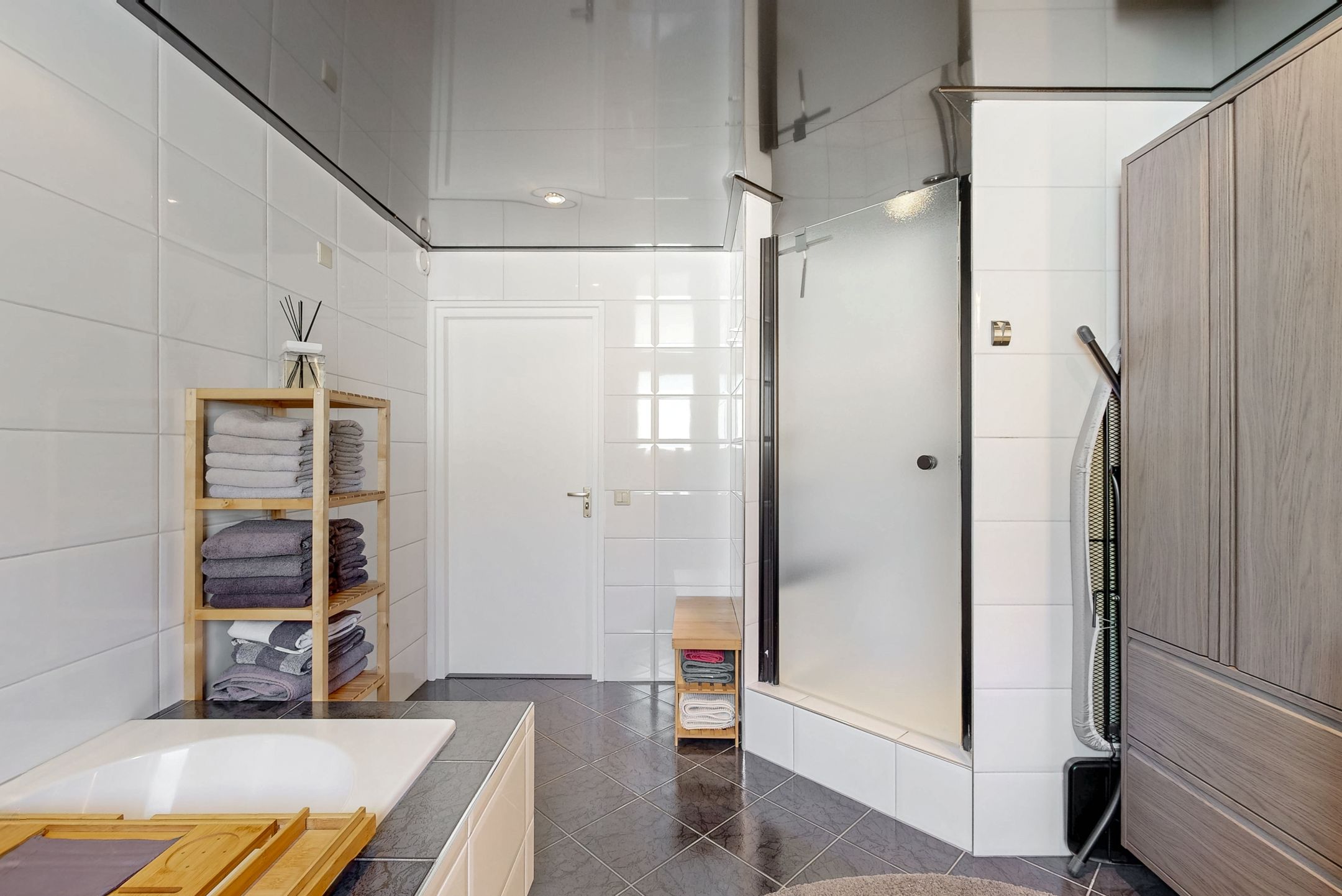 Modern Detached Home with Privacy and Garden — 21