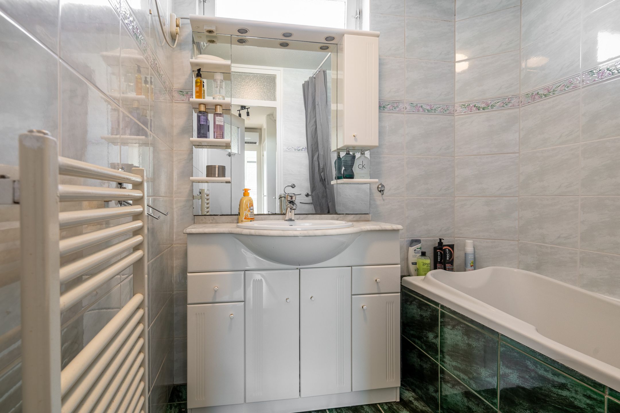 Well-Maintained Terraced Home with Solar Panels and Air Conditioning in Daalhof — 12
