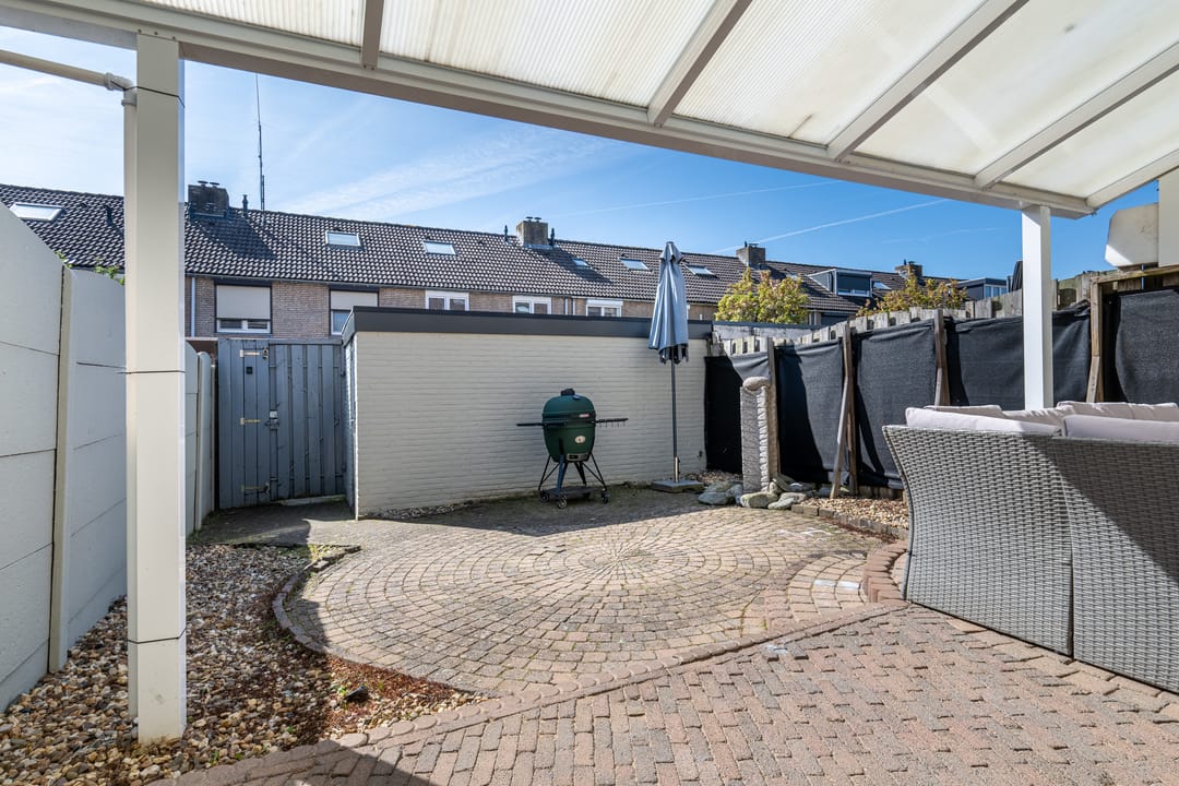 Well-Maintained Terraced Home with Solar Panels and Air Conditioning in Daalhof — 16