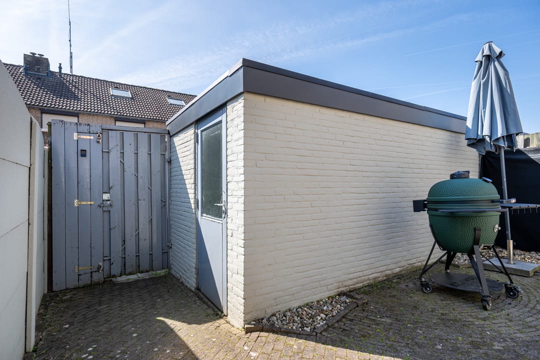 Well-Maintained Terraced Home with Solar Panels and Air Conditioning in Daalhof — 17