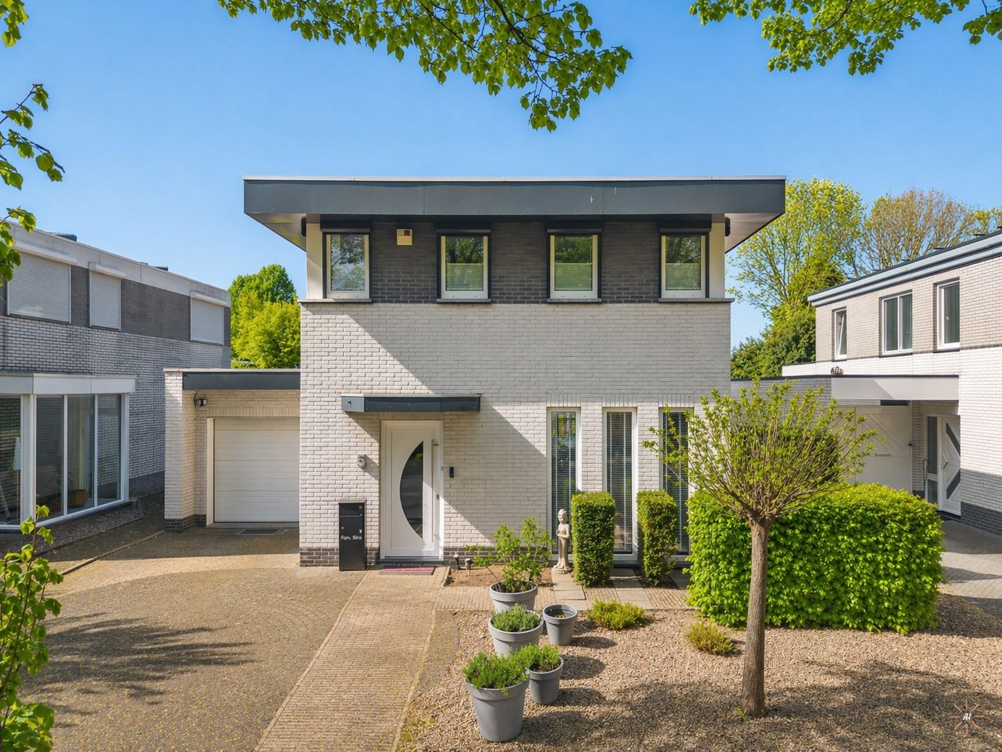 Modern Detached Home with Privacy and Garden — 36