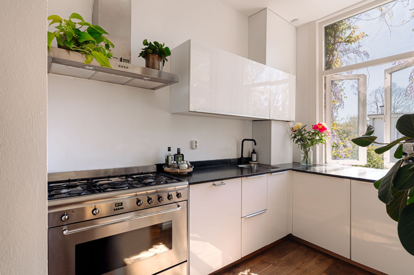 Photo 5 of Vrolikstraat 70-2