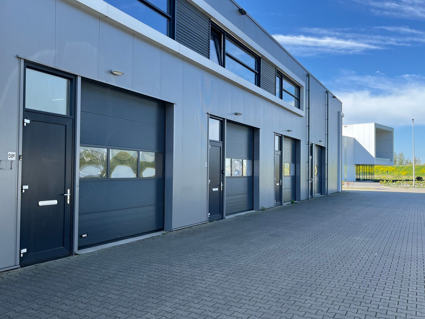 View photo 2 of Eckertstraat 58-E