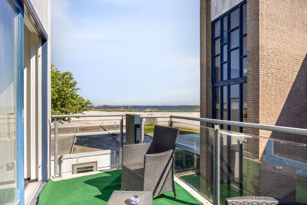 Starter Apartment with Sunny South-Facing Balcony in Center of Roelofarendsveen — 11