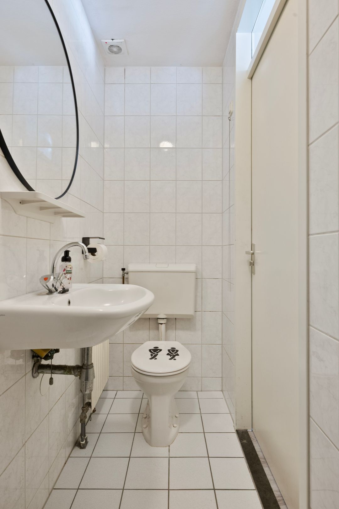 Starter Apartment with Sunny South-Facing Balcony in Center of Roelofarendsveen — 8