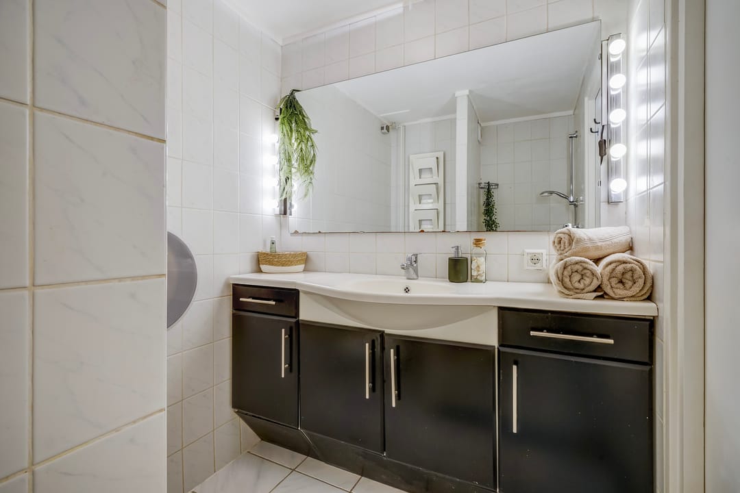Well-Maintained 2-Room Apartment with Southwest Balcony in Green Bohemen Neighborhood — 22