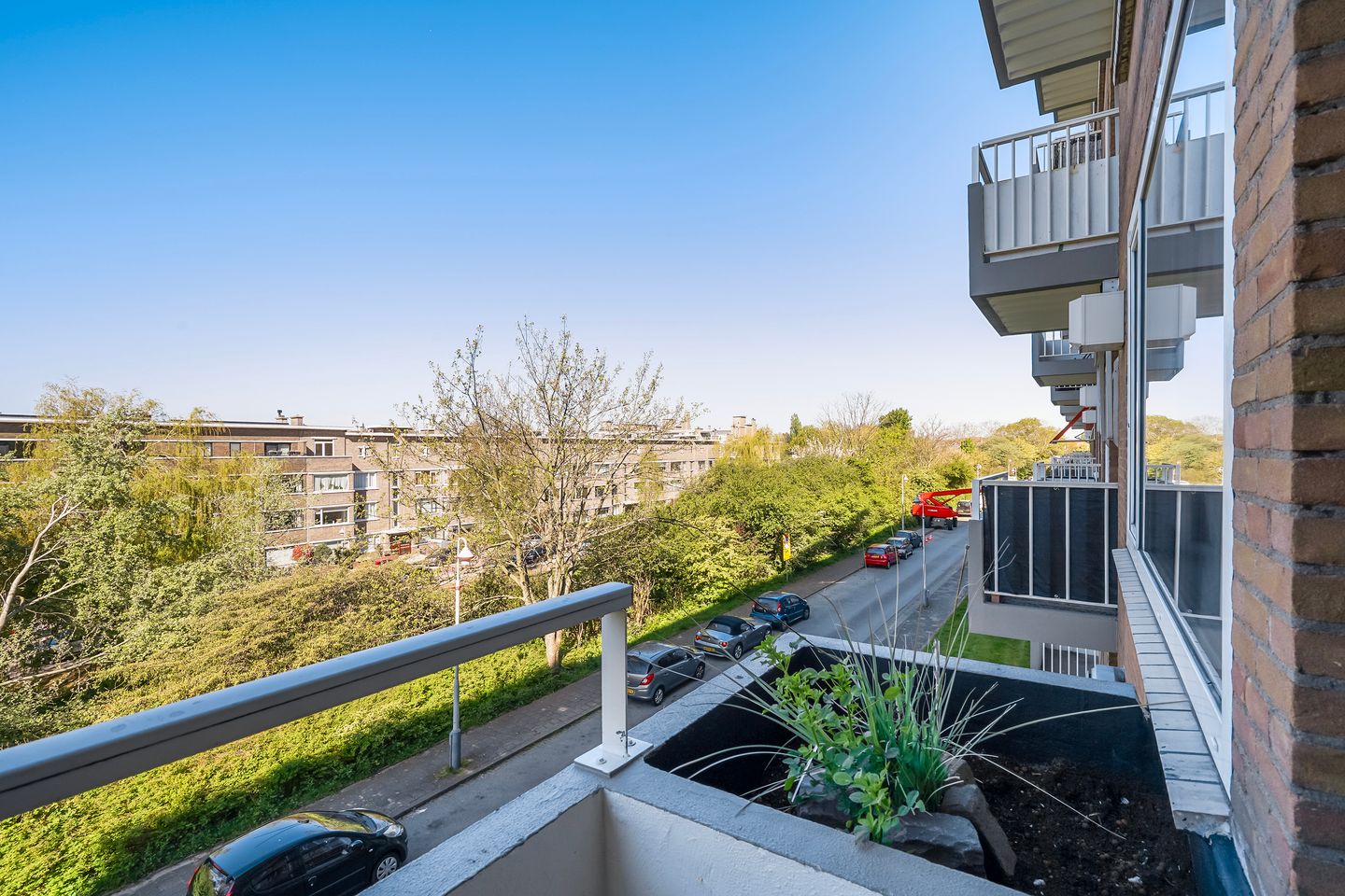 Well-Maintained 2-Room Apartment with Southwest Balcony in Green Bohemen Neighborhood — 20