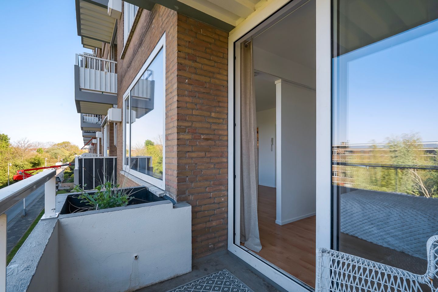 Well-Maintained 2-Room Apartment with Southwest Balcony in Green Bohemen Neighborhood — 19