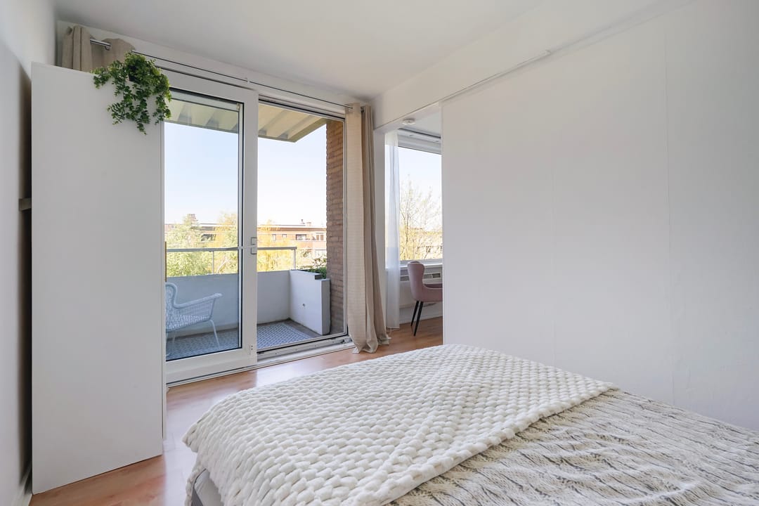 Well-Maintained 2-Room Apartment with Southwest Balcony in Green Bohemen Neighborhood — 17