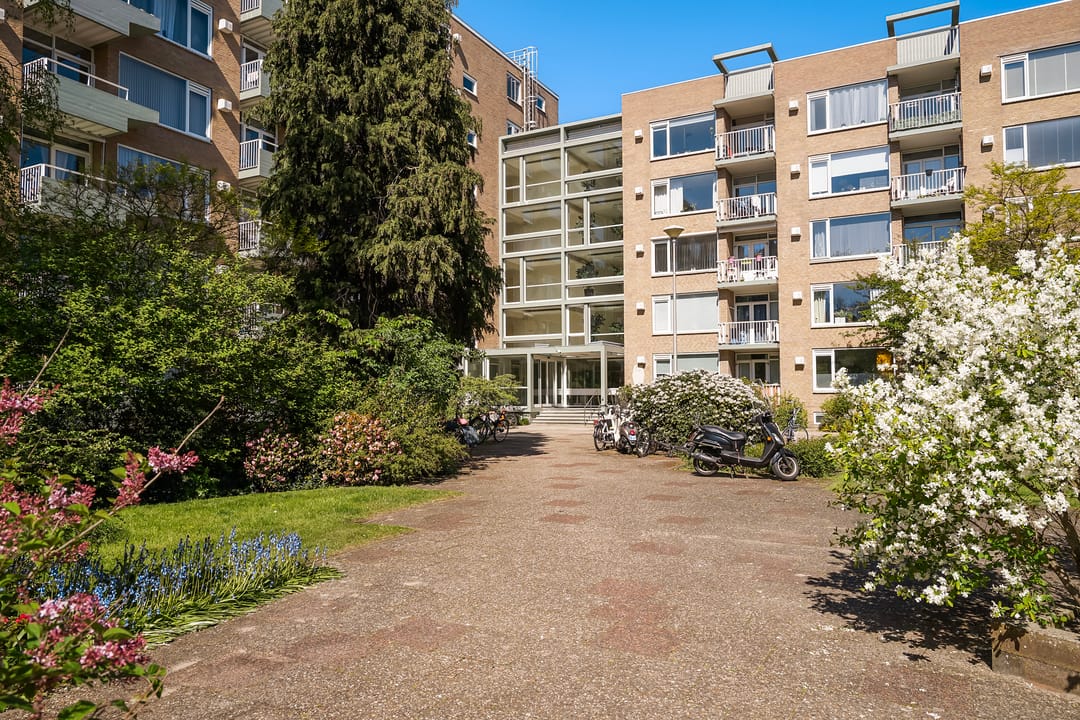 Well-Maintained 2-Room Apartment with Southwest Balcony in Green Bohemen Neighborhood — 32