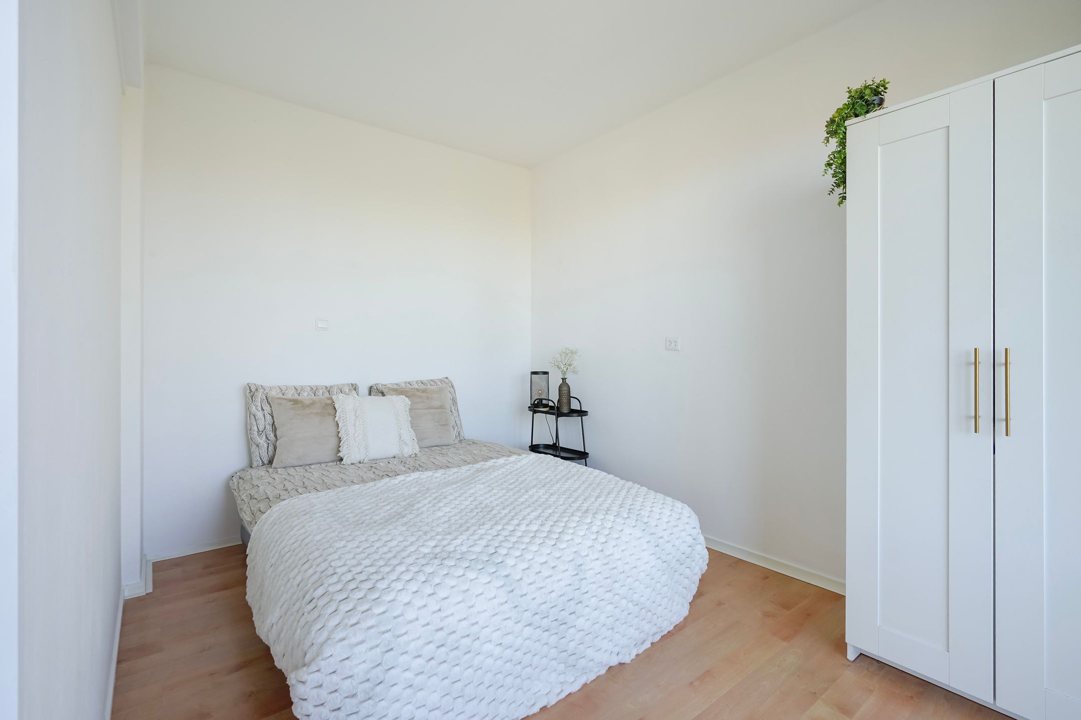 Well-Maintained 2-Room Apartment with Southwest Balcony in Green Bohemen Neighborhood — 15
