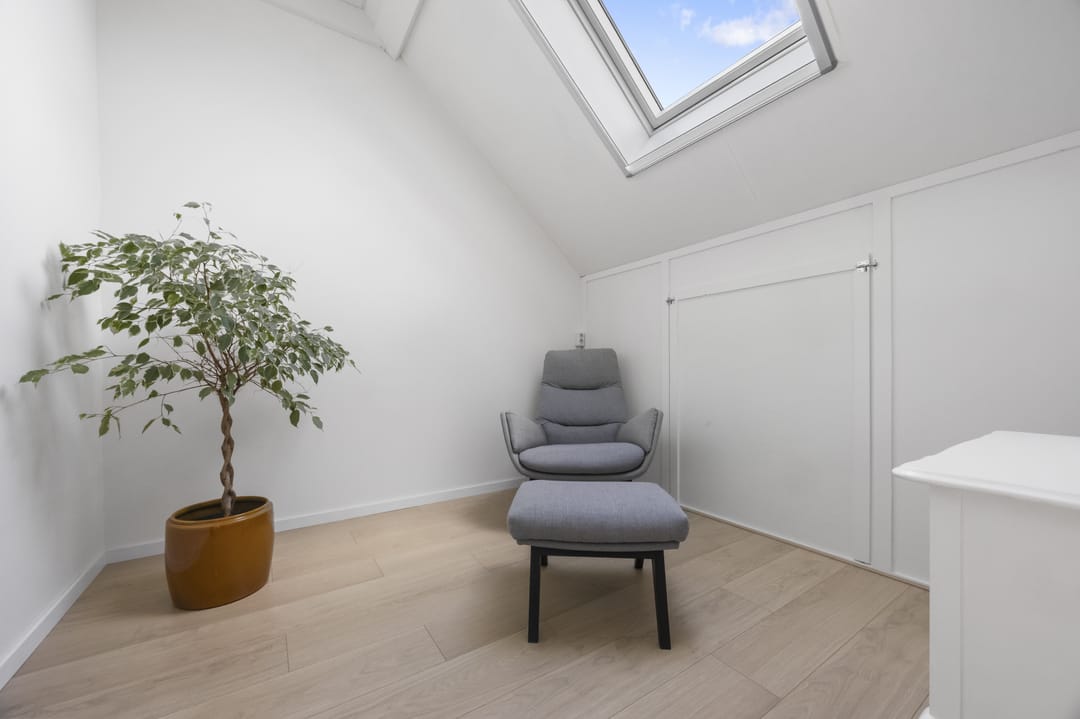 Light terraced house with sunny south-facing garden and five bedrooms in green Barneveld location — 32