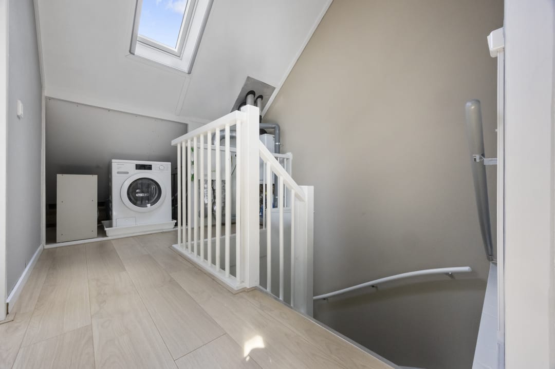 Light terraced house with sunny south-facing garden and five bedrooms in green Barneveld location — 31