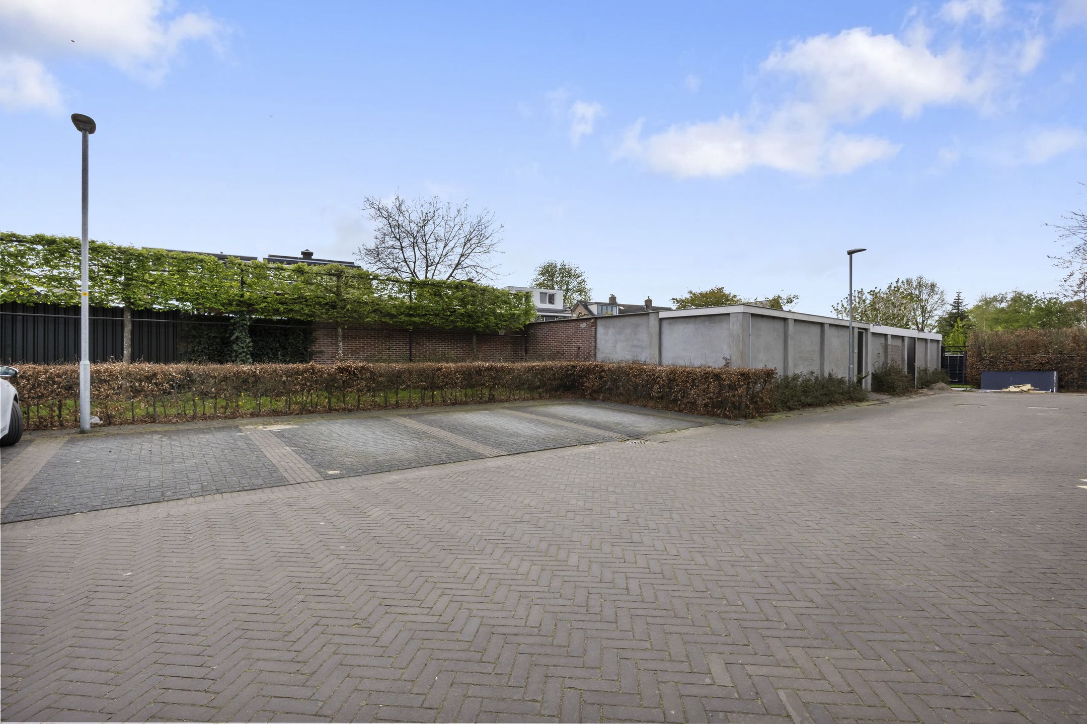 Light terraced house with sunny south-facing garden and five bedrooms in green Barneveld location — 42