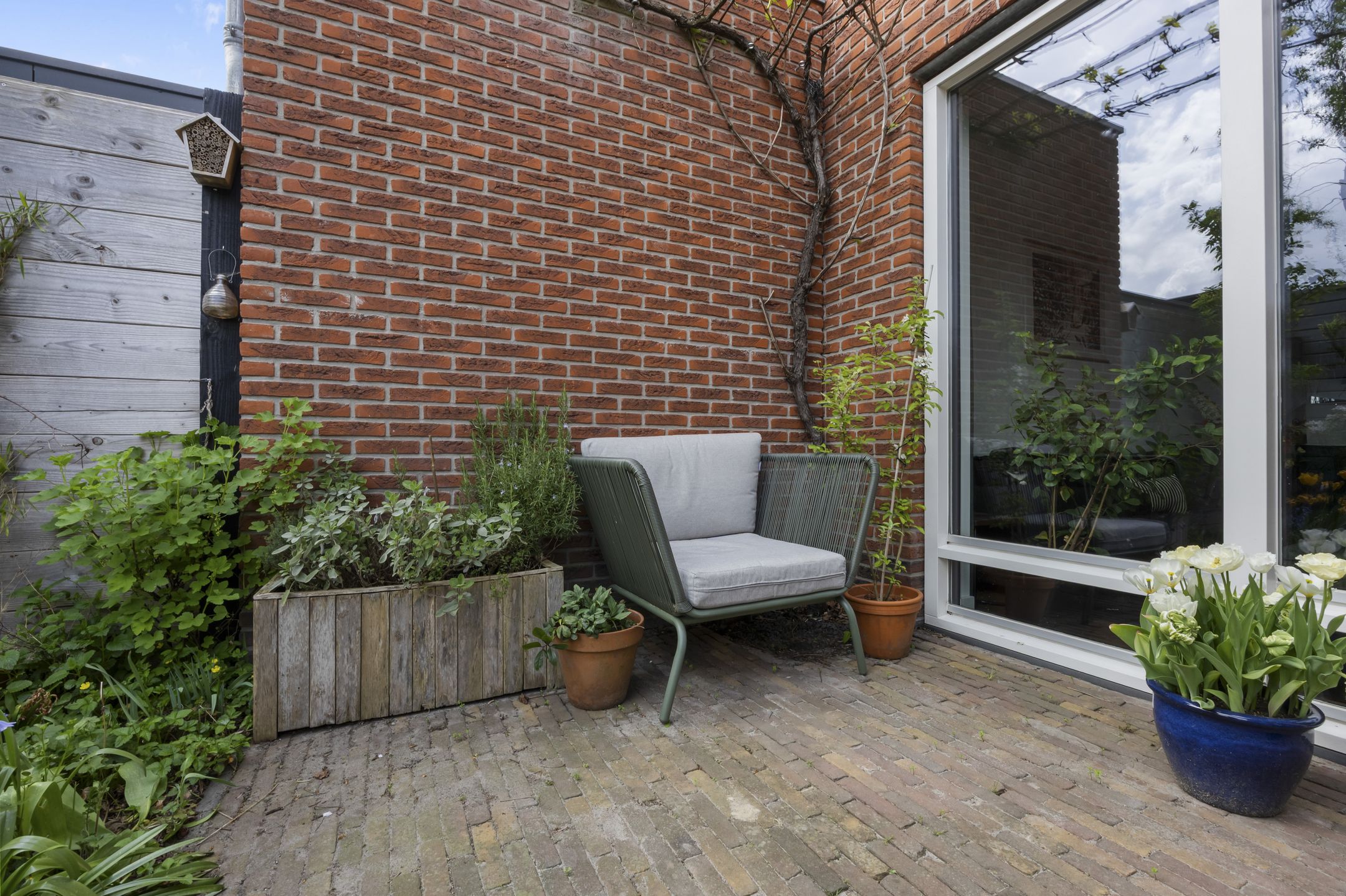 Light terraced house with sunny south-facing garden and five bedrooms in green Barneveld location — 36