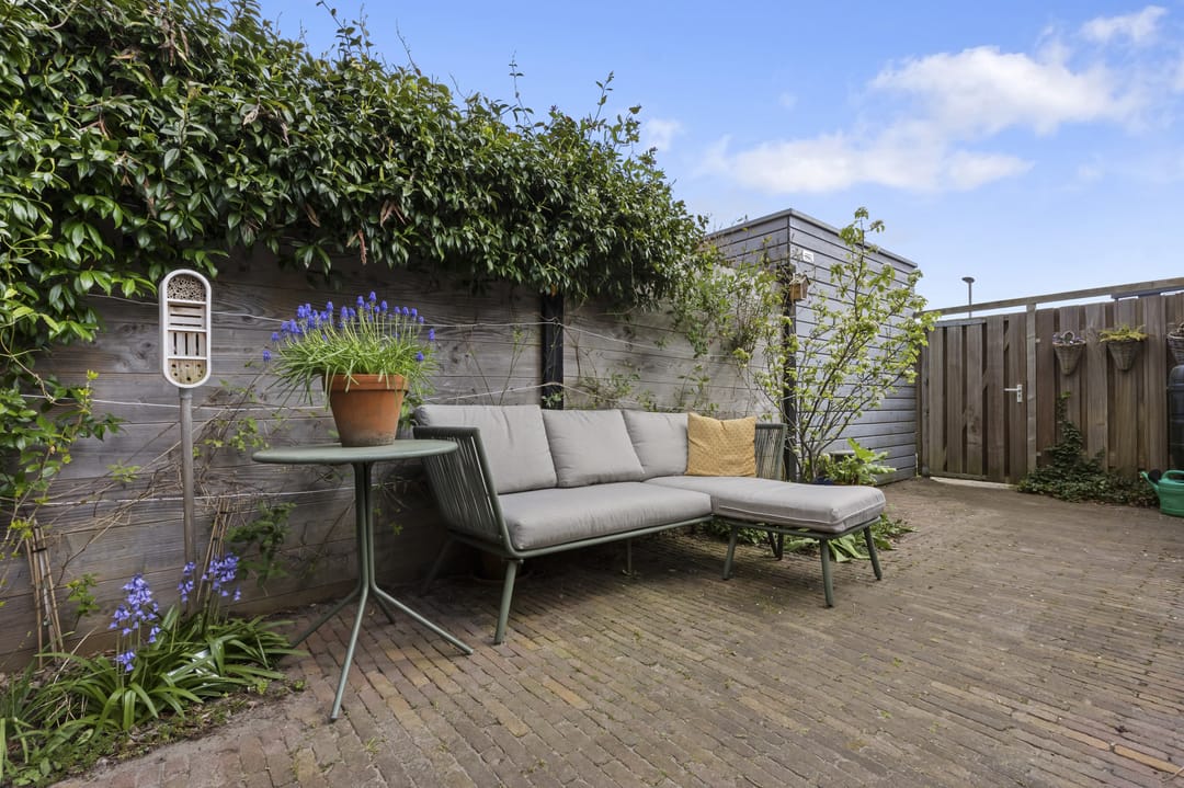 Light terraced house with sunny south-facing garden and five bedrooms in green Barneveld location — 38