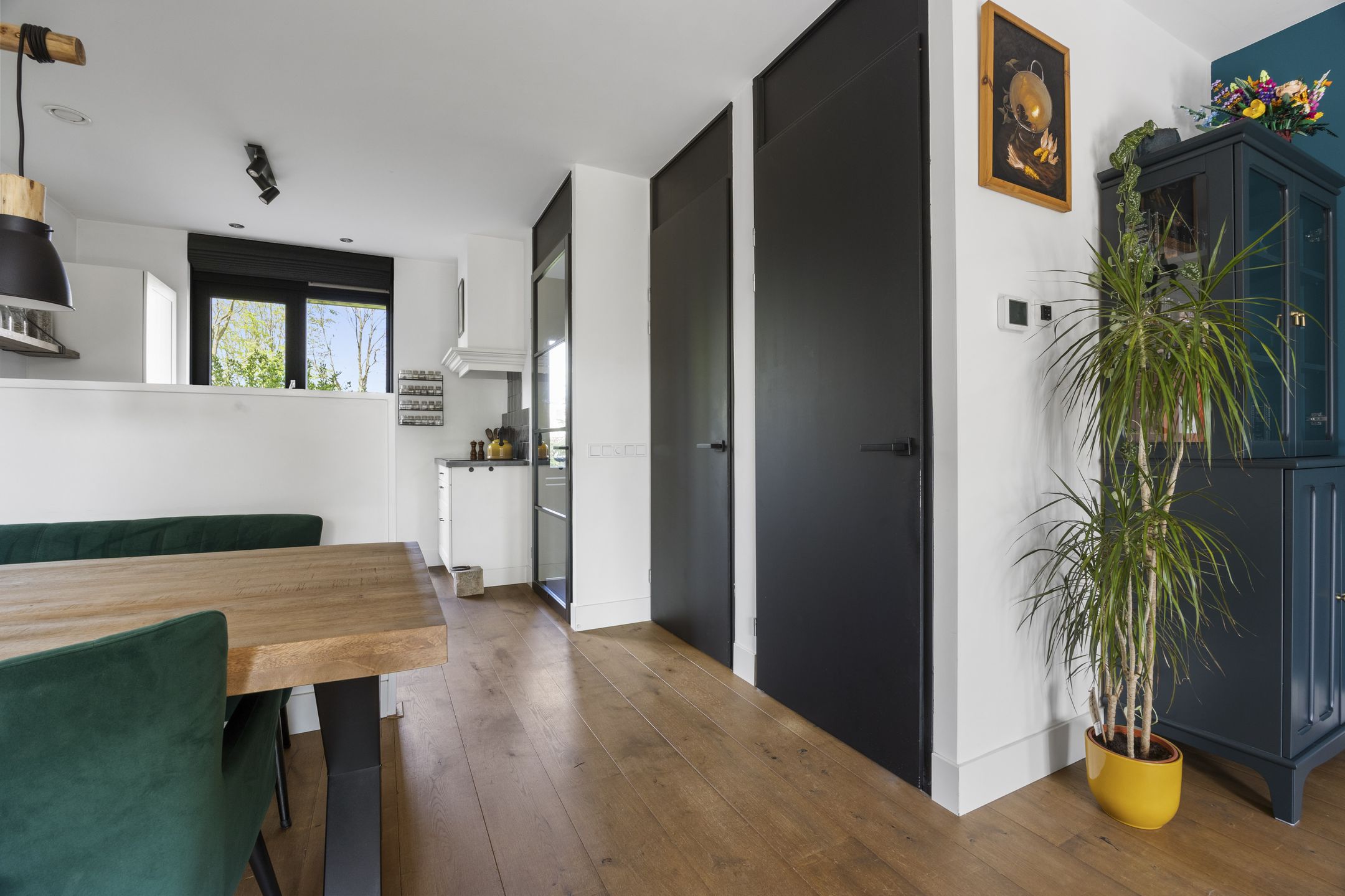 Light terraced house with sunny south-facing garden and five bedrooms in green Barneveld location — 15