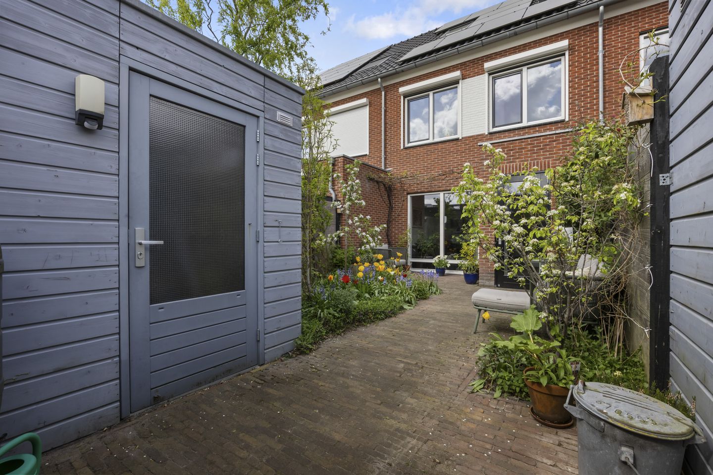 Light terraced house with sunny south-facing garden and five bedrooms in green Barneveld location — 40