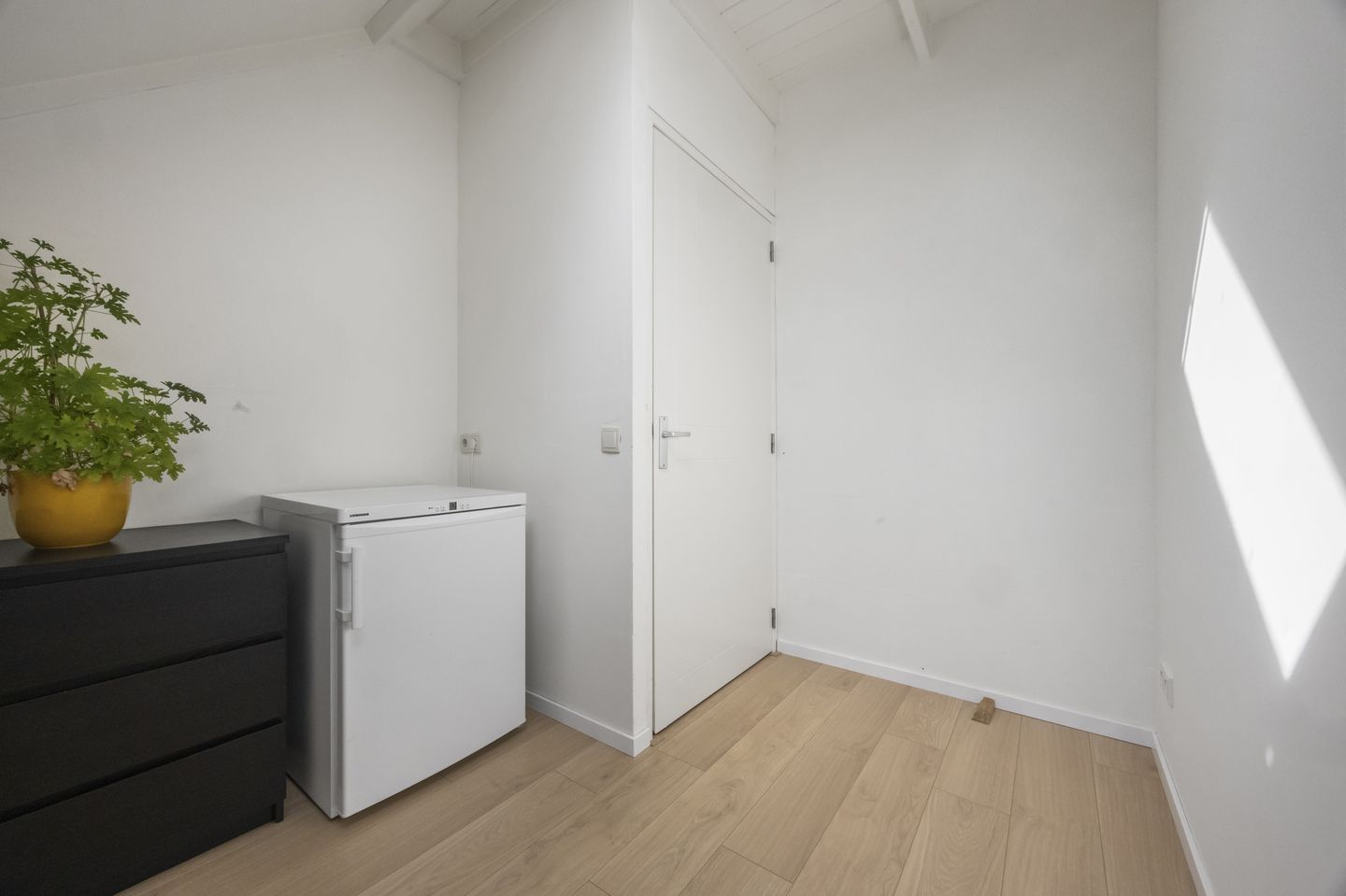 Light terraced house with sunny south-facing garden and five bedrooms in green Barneveld location — 34