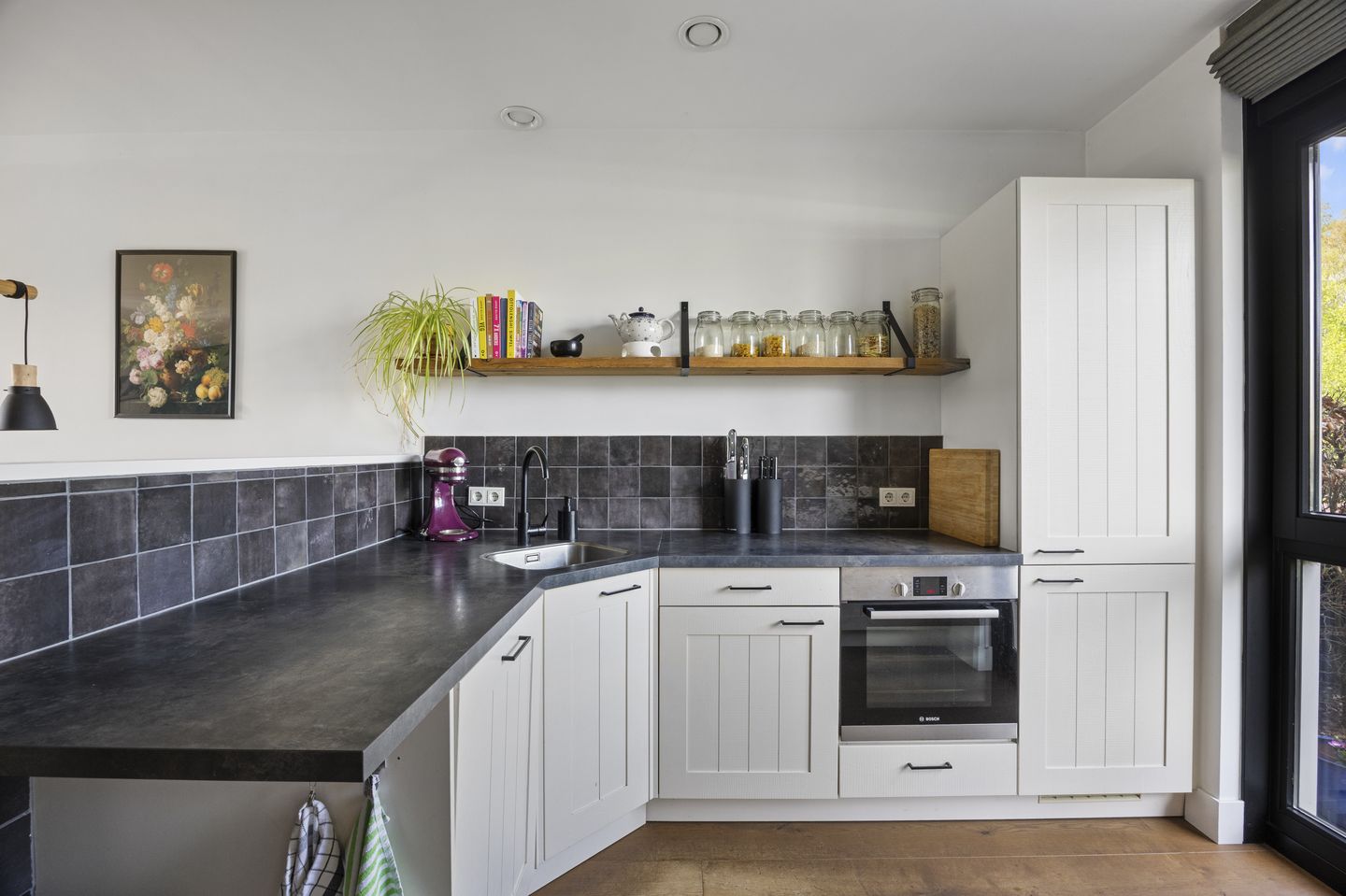 Light terraced house with sunny south-facing garden and five bedrooms in green Barneveld location — 19