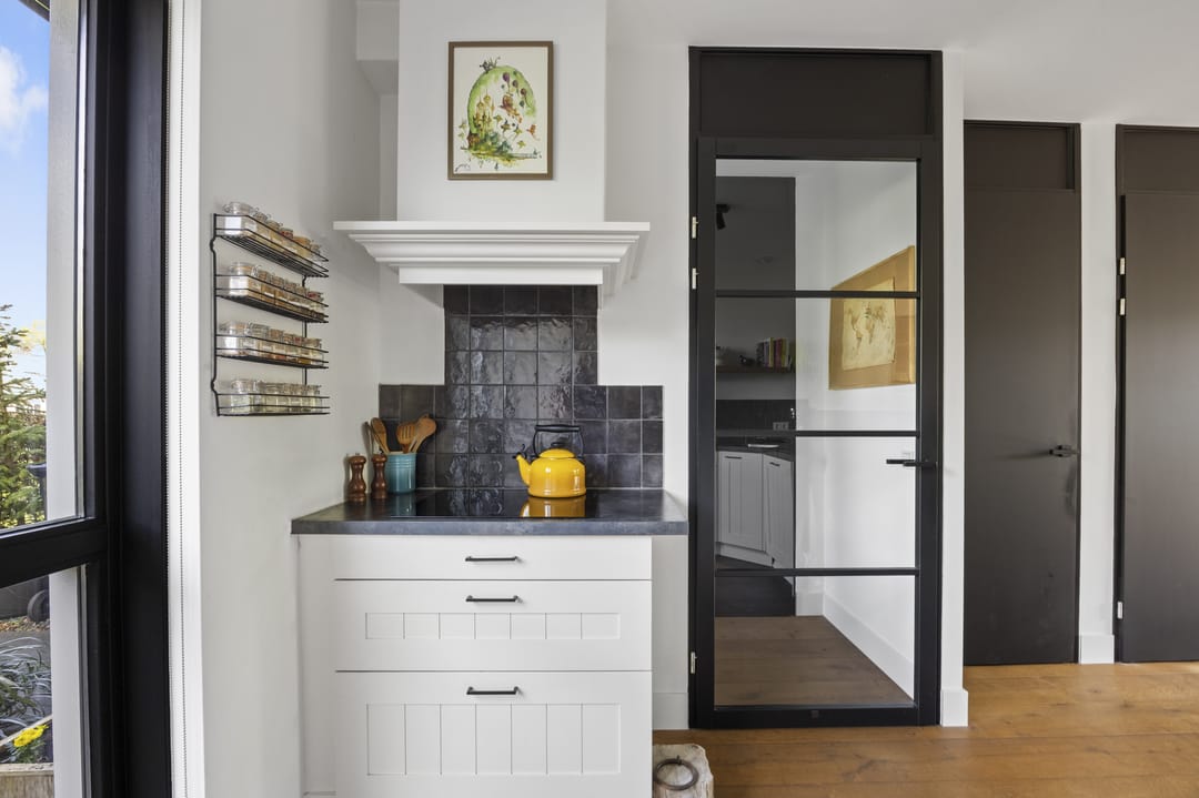 Light terraced house with sunny south-facing garden and five bedrooms in green Barneveld location — 17