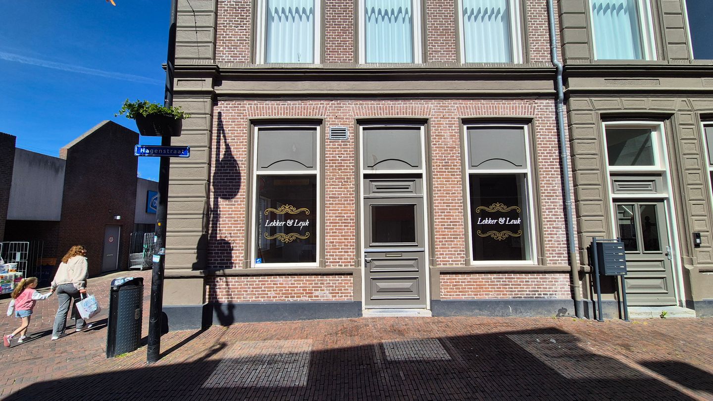 View photo 2 of Hagenstraat 2