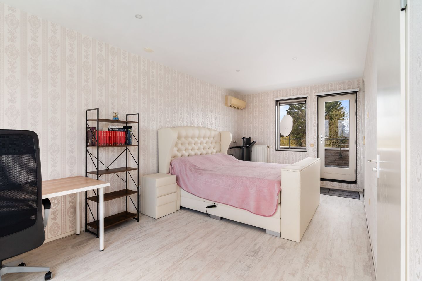 Spacious Townhouse by the Water in Child-Friendly Riethof Neighborhood — 34