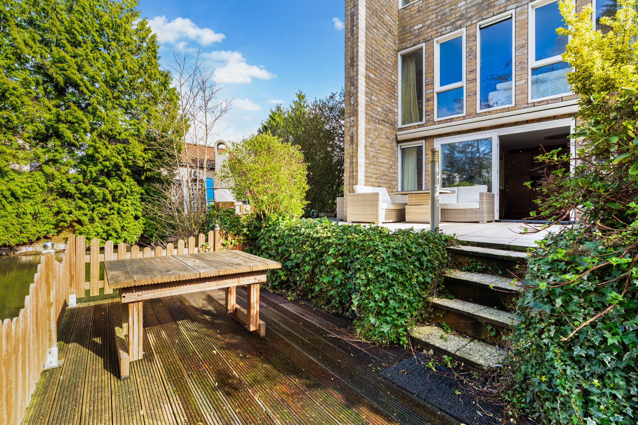 Spacious Townhouse by the Water in Child-Friendly Riethof Neighborhood — 15