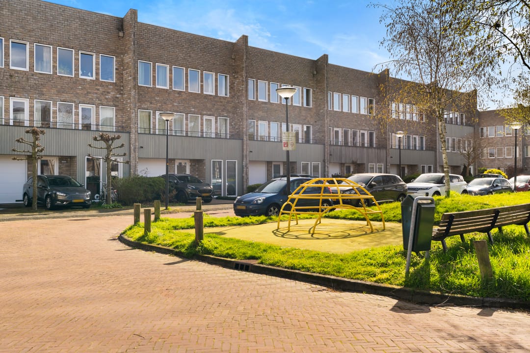Spacious Townhouse by the Water in Child-Friendly Riethof Neighborhood — 43