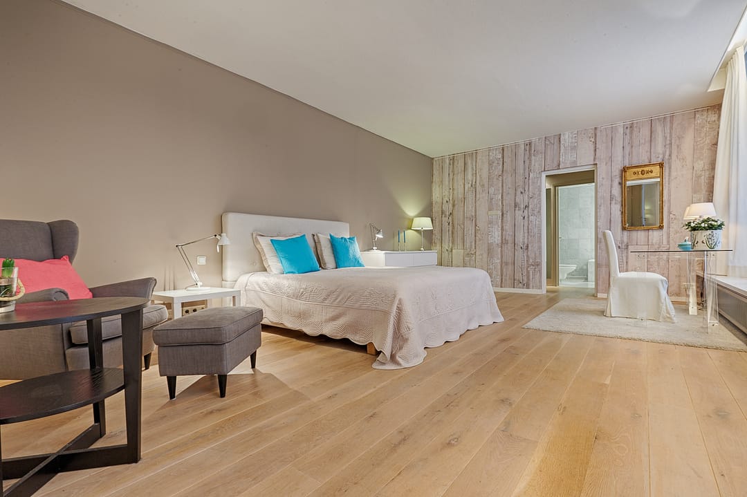 Luxurious Historic Apartment with Panoramic Hofvijver Views — 17