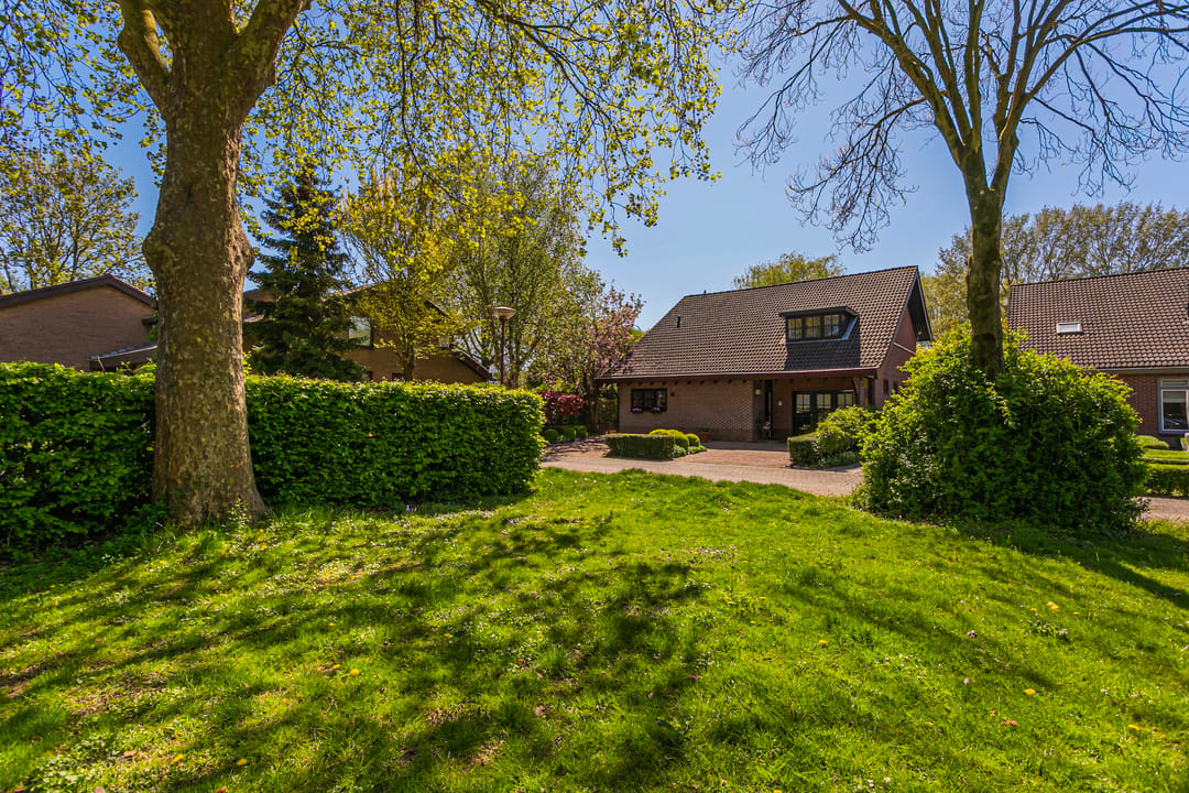 Spacious detached family home with south-facing garden and home office in Nieuwegein — 56
