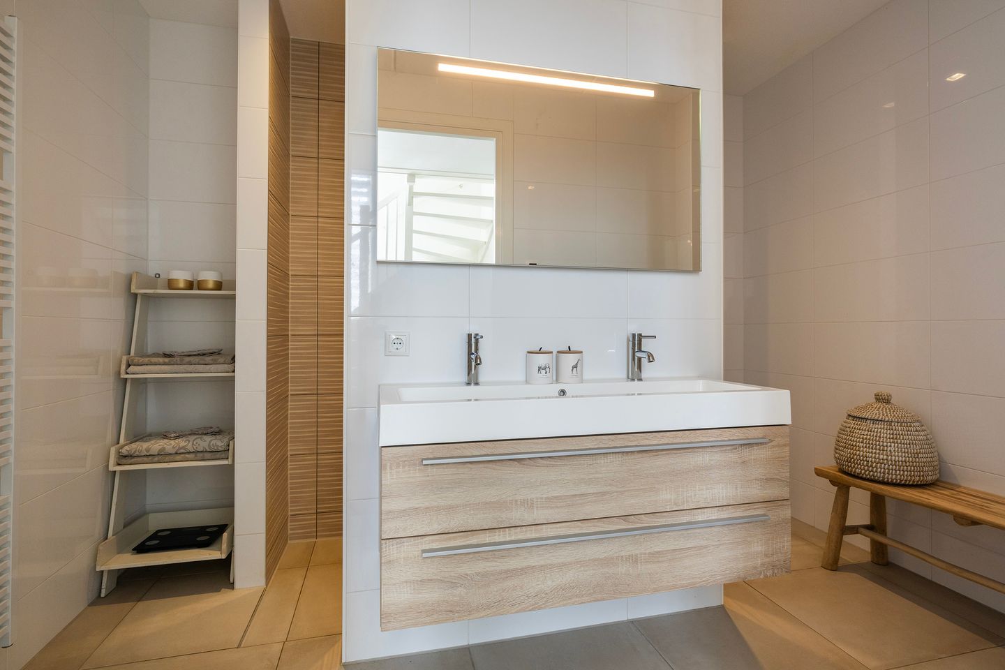 Semi-Detached Home with Panoramic Views of Protected Nature Reserve — 35