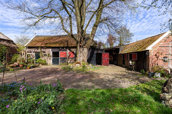 Photo 2 of Zwienhemsdijk 4-A