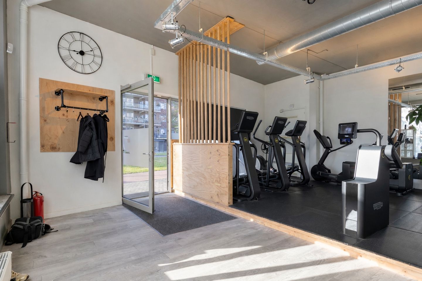 View photo 4 of Raaigras 2