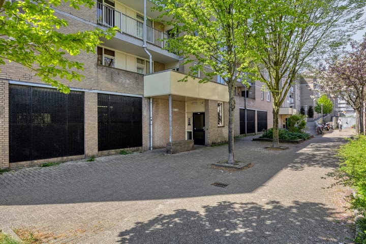 Foto 2 van Henry Moorepassage 326