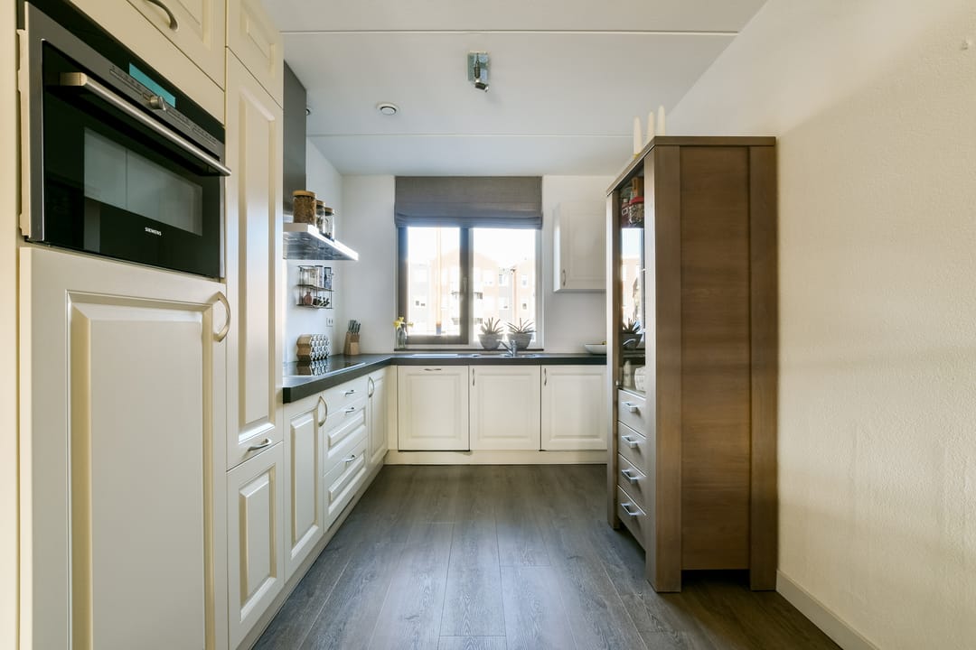 Spacious Five-Bedroom Family Home with Harbor Views — 13