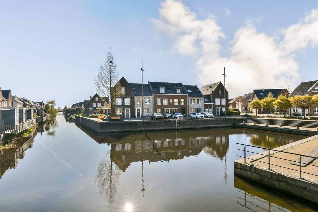 Spacious Five-Bedroom Family Home with Harbor Views — 37