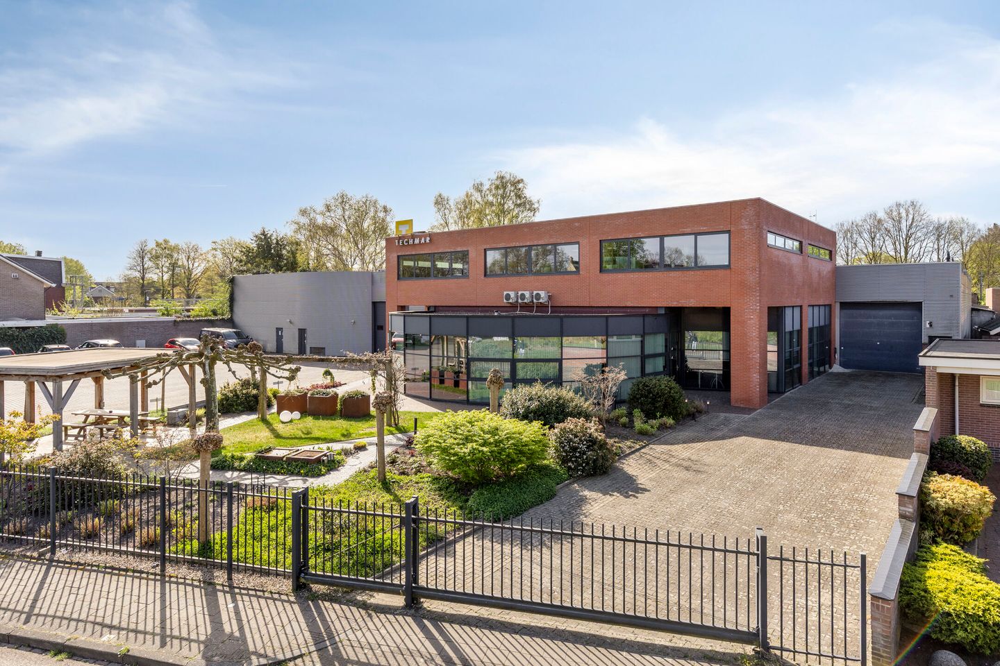 Bekijk foto 2 van Chopinstraat 10-11