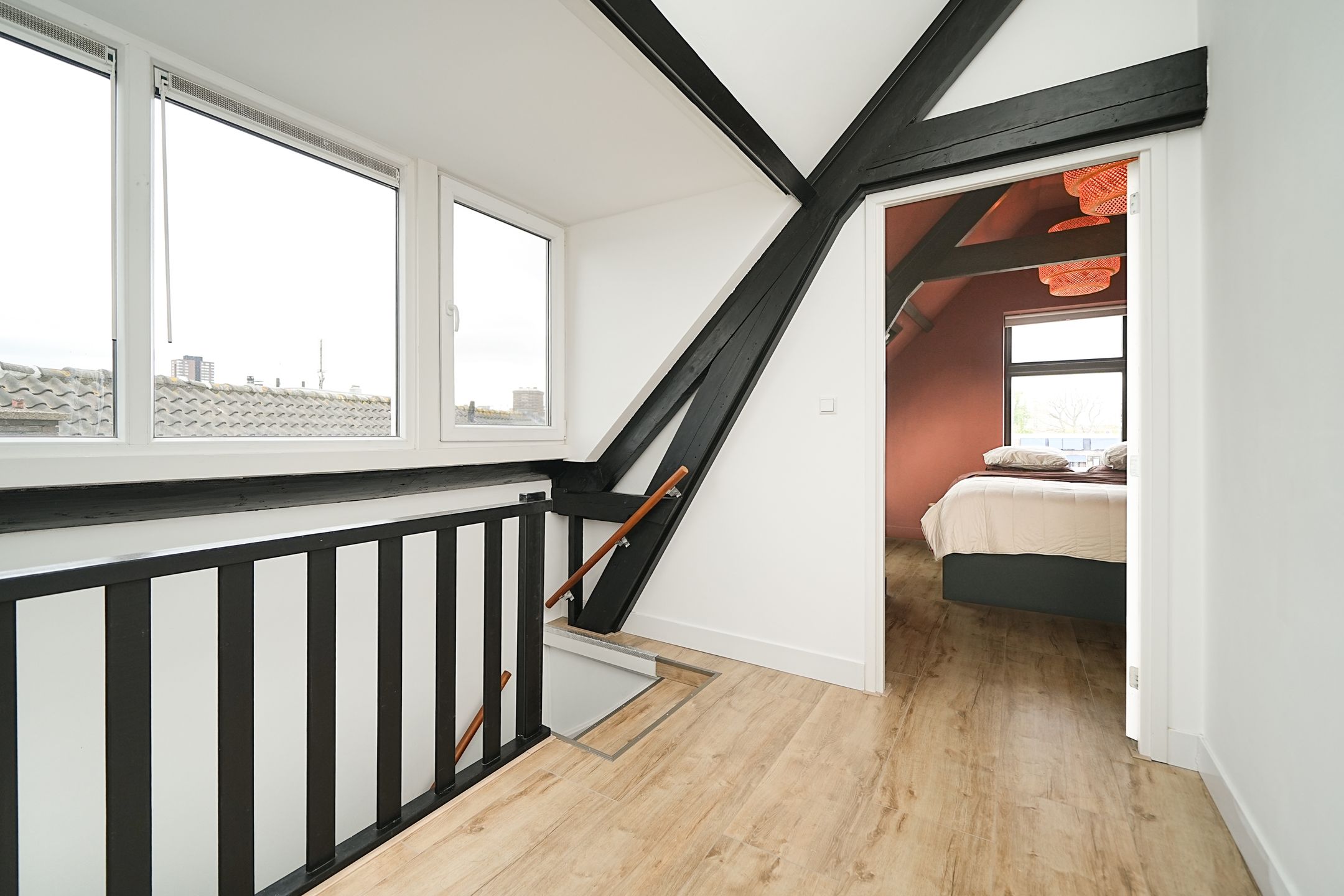 Spacious double upper apartment in popular Kralingen West — 15