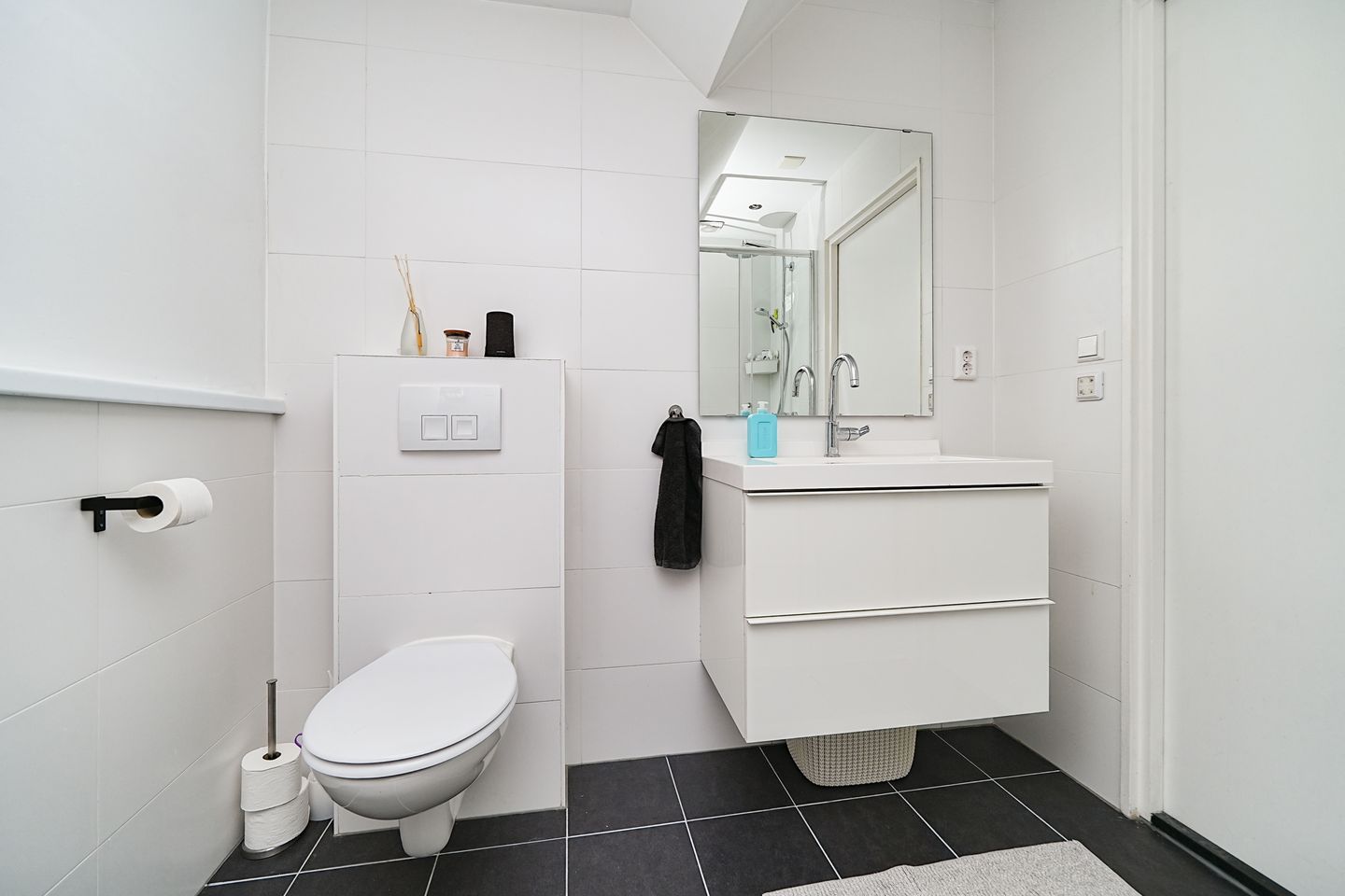 Spacious double upper apartment in popular Kralingen West — 19