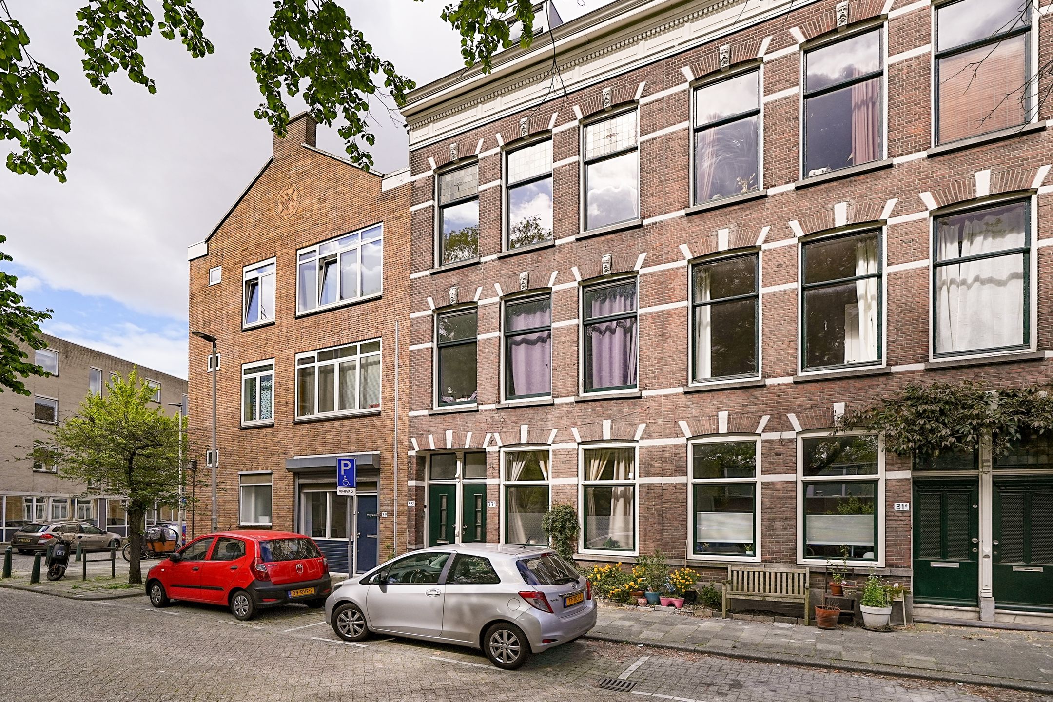 Spacious double upper apartment in popular Kralingen West — 24