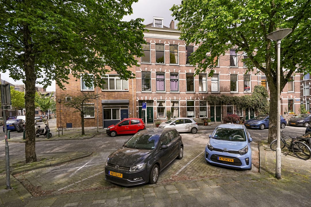 Spacious double upper apartment in popular Kralingen West — 26