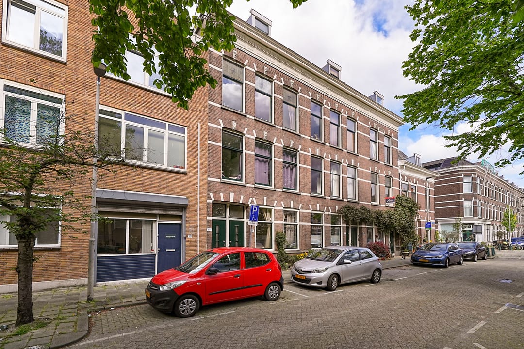 Spacious double upper apartment in popular Kralingen West — 28