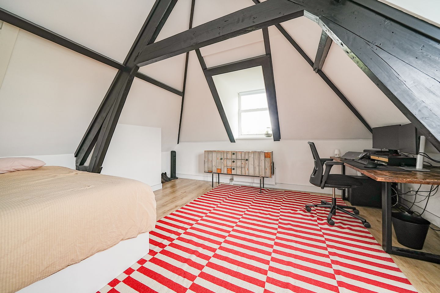 Spacious double upper apartment in popular Kralingen West — 20