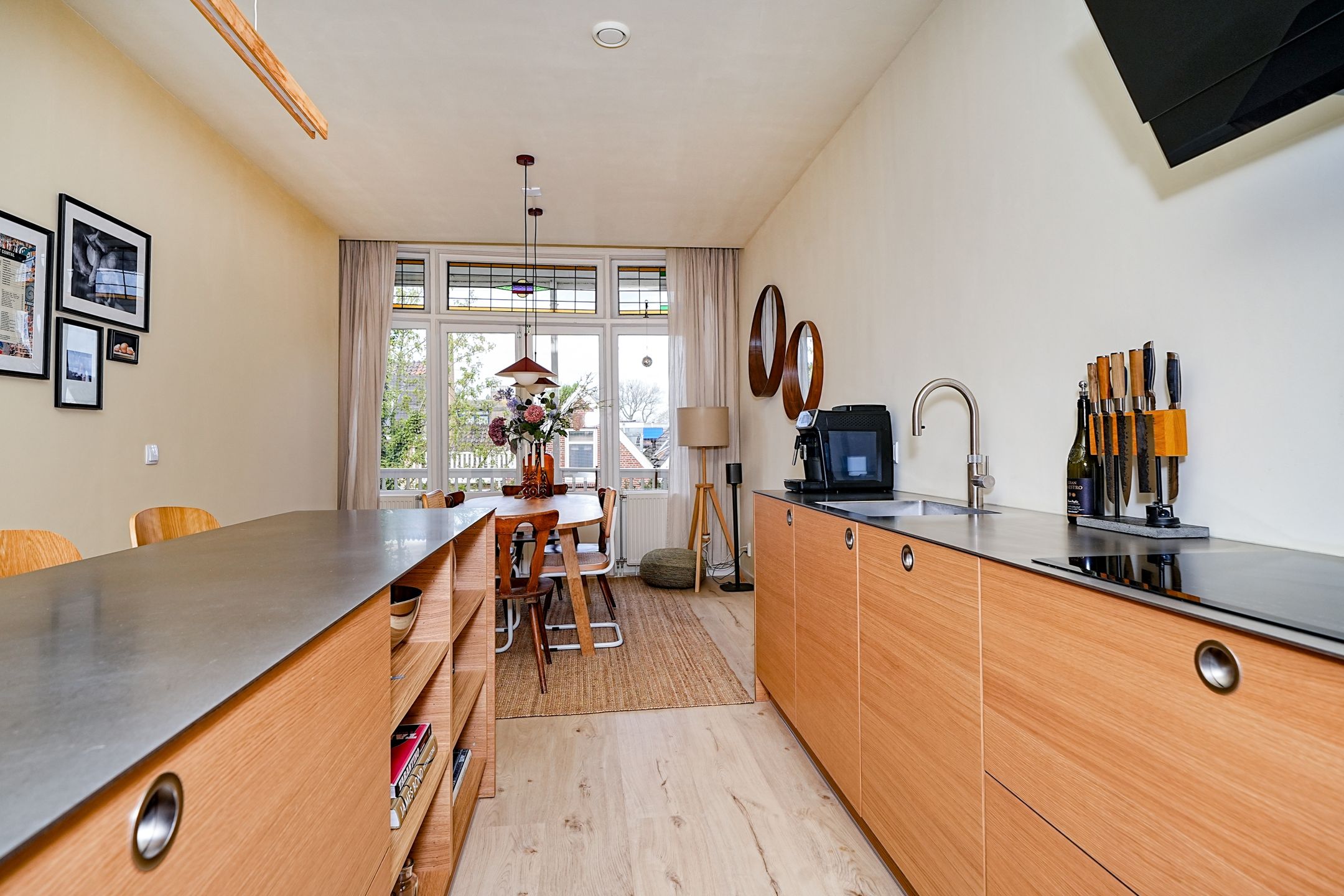 Spacious double upper apartment in popular Kralingen West — 12