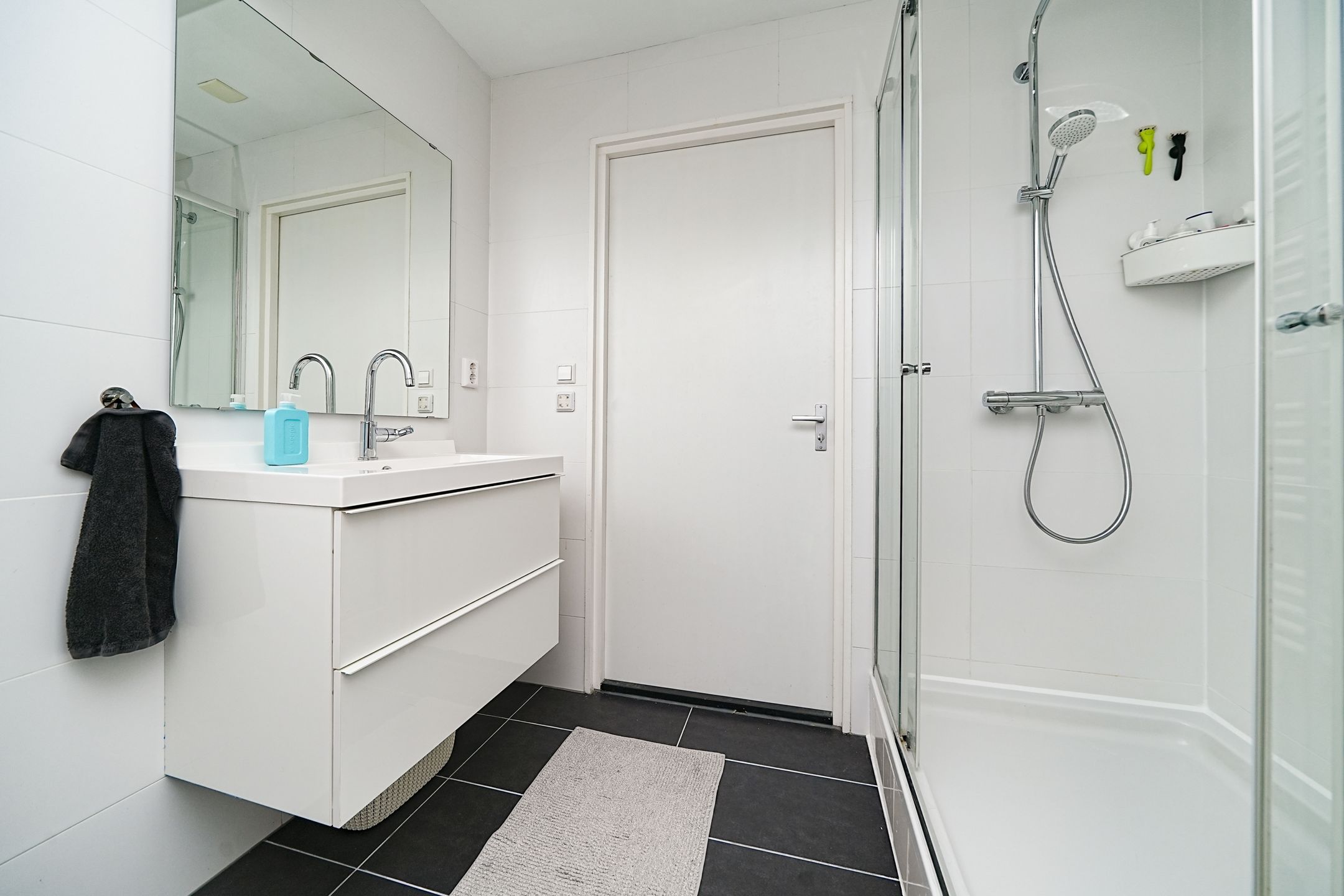 Spacious double upper apartment in popular Kralingen West — 18