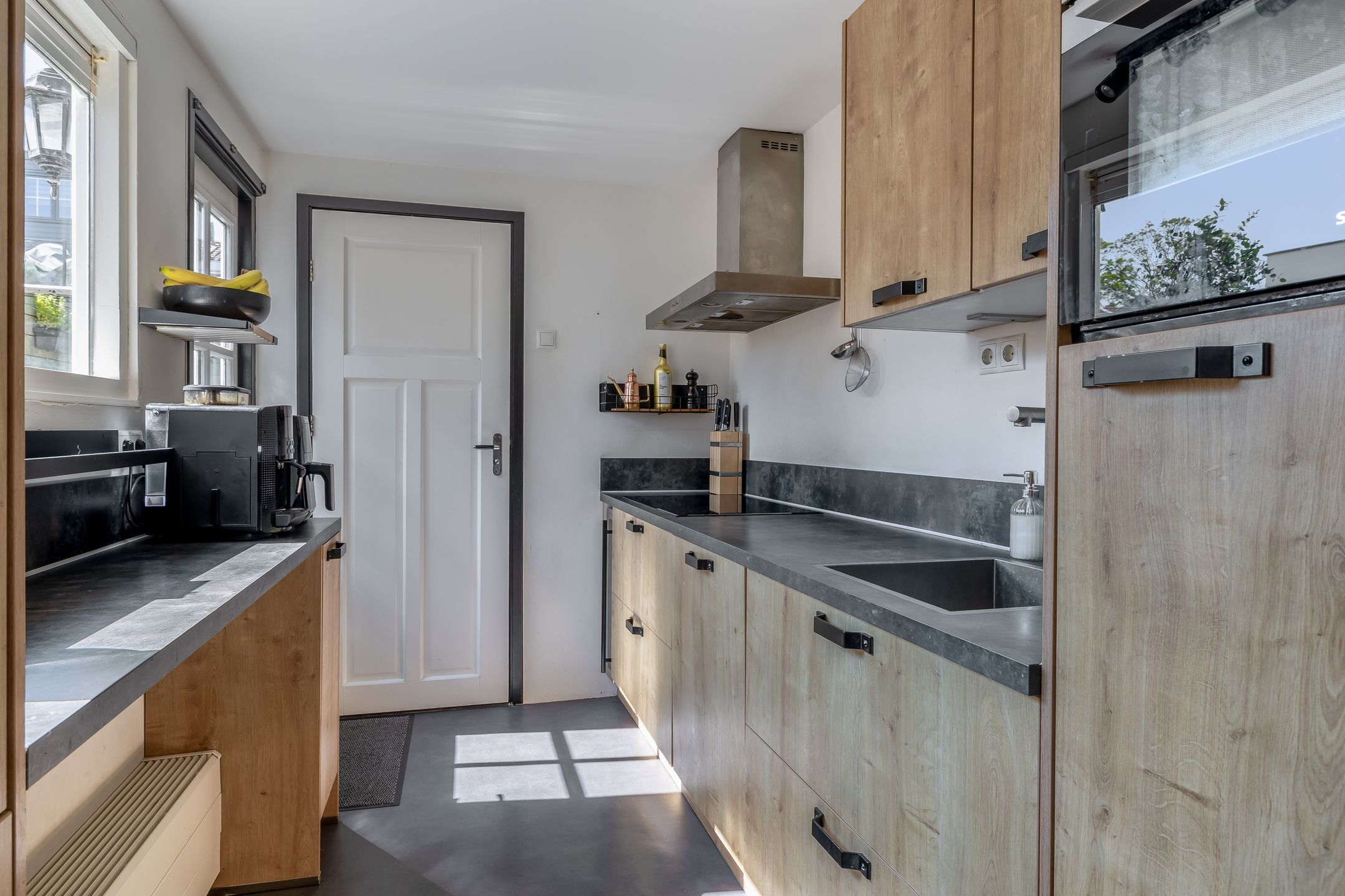 Photo 18 of Alexanderstraat 9
