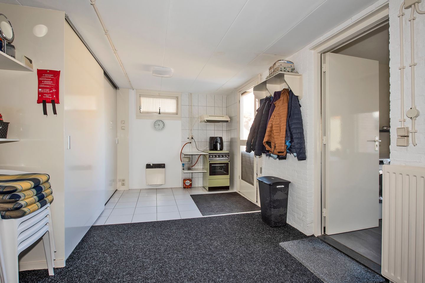 Well-maintained semi-detached family home with garage and sunny garden — 14