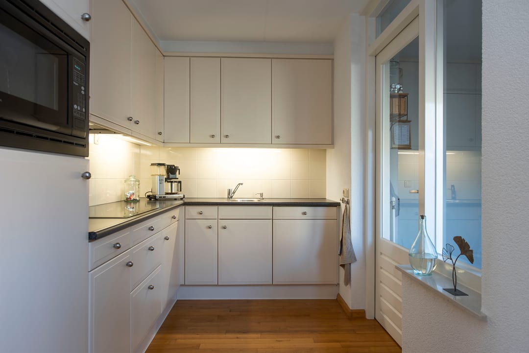 Well-maintained semi-detached family home with garage and sunny garden — 11