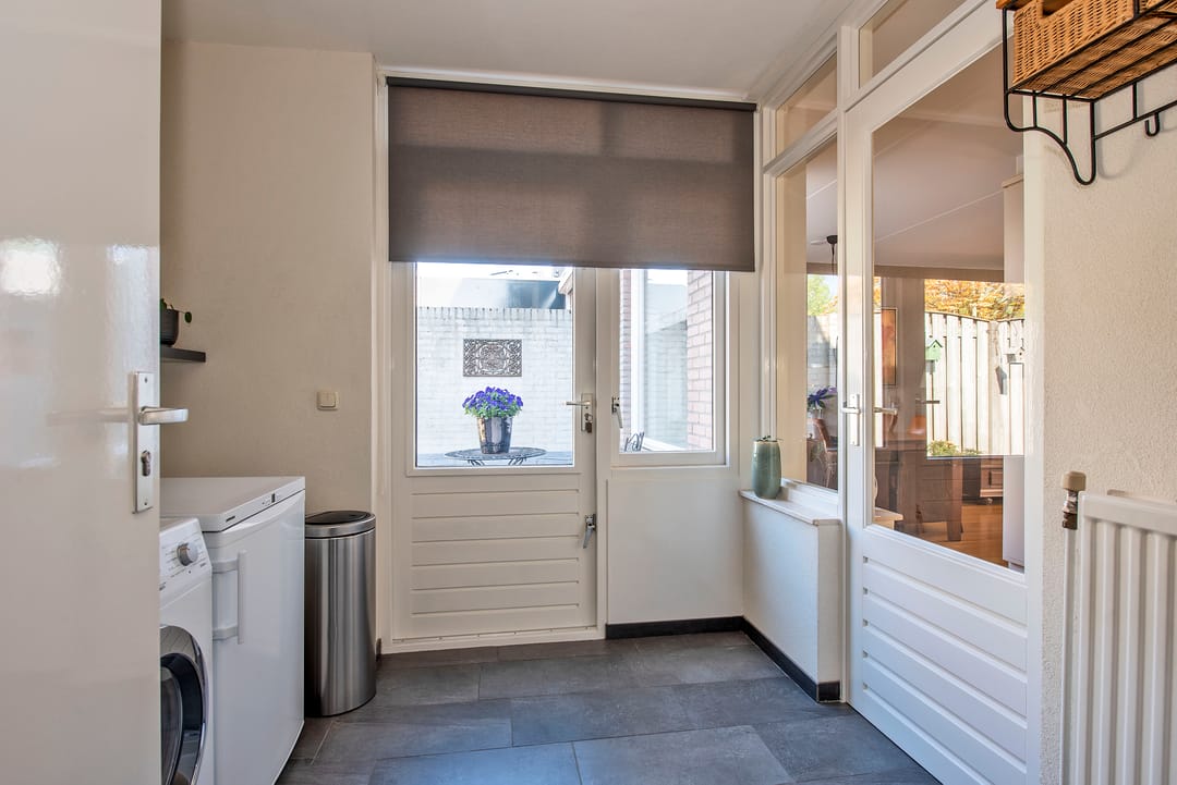Well-maintained semi-detached family home with garage and sunny garden — 13